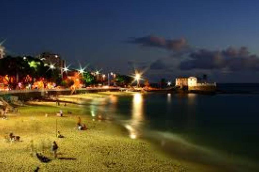 Maravilhoso Apartamento 2 Quartos Com Ofuro Porto Da Barra Salvador Summer Barra Flat Exteriör bild